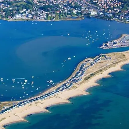 The Firs - Apartment Next To Beach & Forest - Pets Are Free Barton on Sea Exterior photo