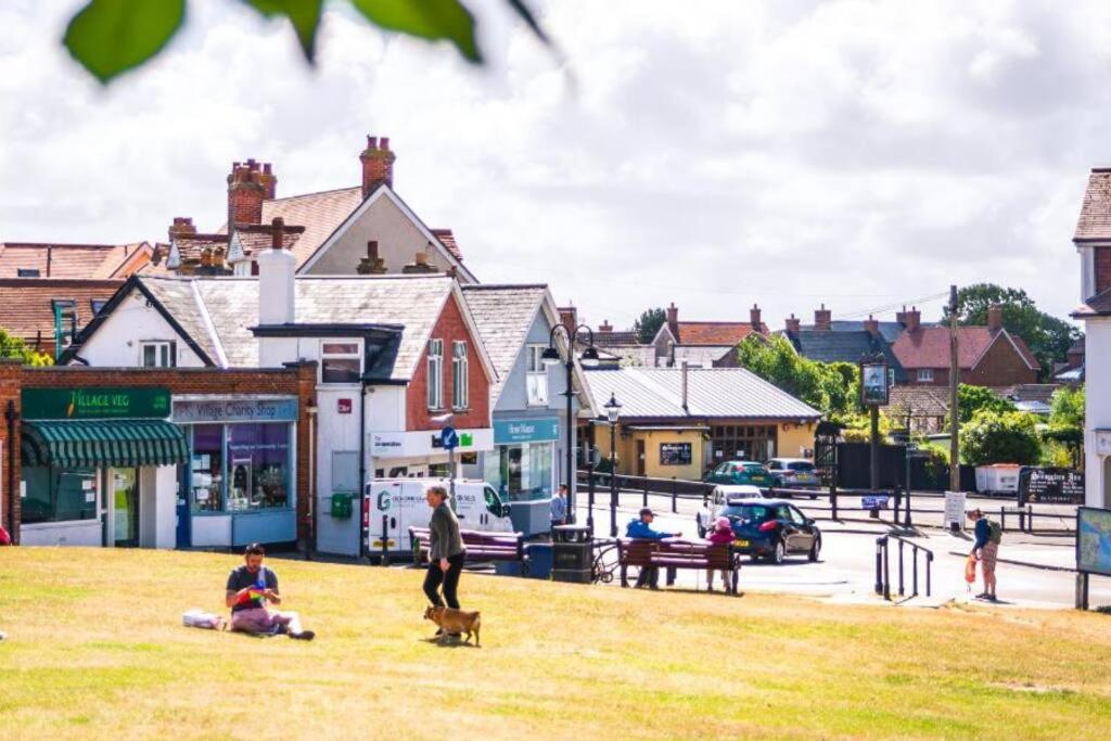 The Firs - Next To & Forest - Pets Are Free Apartment Barton on Sea