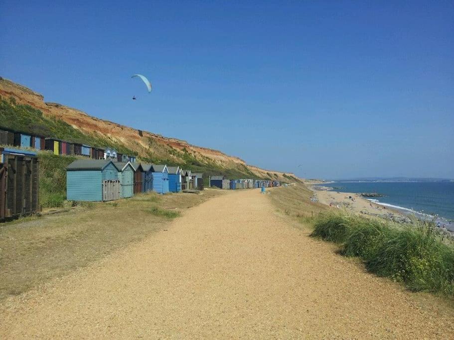 The Firs - Next To & Forest - Pets Are Free Barton on Sea